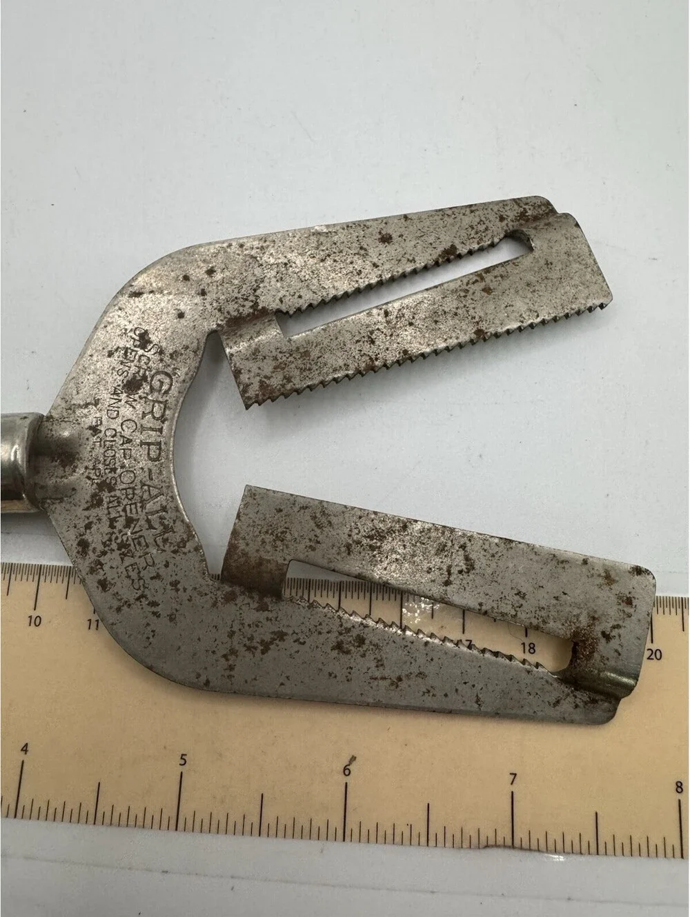 Vintage Grip-All Screw Cap Opener Wooden Handle Opens All Sizes